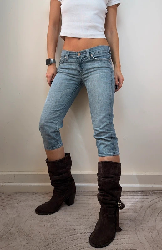 p1-1050.jpg 7 For All Mankind Womens Low Rise 8” Capri Jeans W26 L18 UK8/S Bermuda Shorts - Image 1