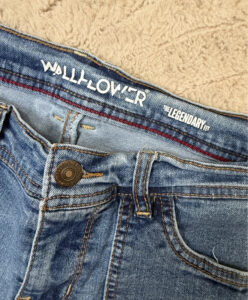 WallFlower Women's Low rise 8.5” Bootcut Flared Jeans — photo 5 of 9