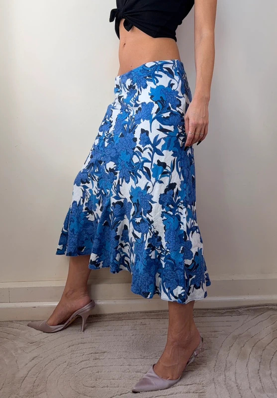 p1-1212.jpg CC Vintage Blue White Floral 100% Linen Maxi Flare Skirt UK14 W32 Cottagecore Soft girl - Image 1