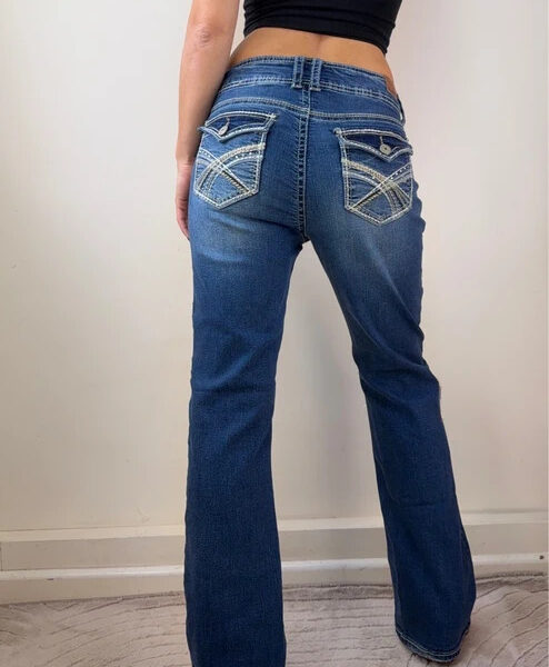 WallFlower Curvy Low Rise 9” Bootcut Flare Blue Jeans UK 14 W32 L30 Embroidered stitch flap pocket
