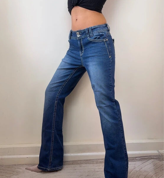 WallFlower Curvy Low Rise 9” Bootcut Flare Blue Jeans UK 14 W32 L30 Embroidered stitch flap pocket