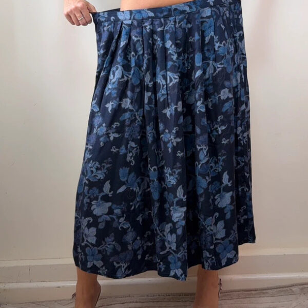 St Michael Womens Vintage Blue Navy Floral Midi Skirt UK14 W30/M 90s whimsigoth