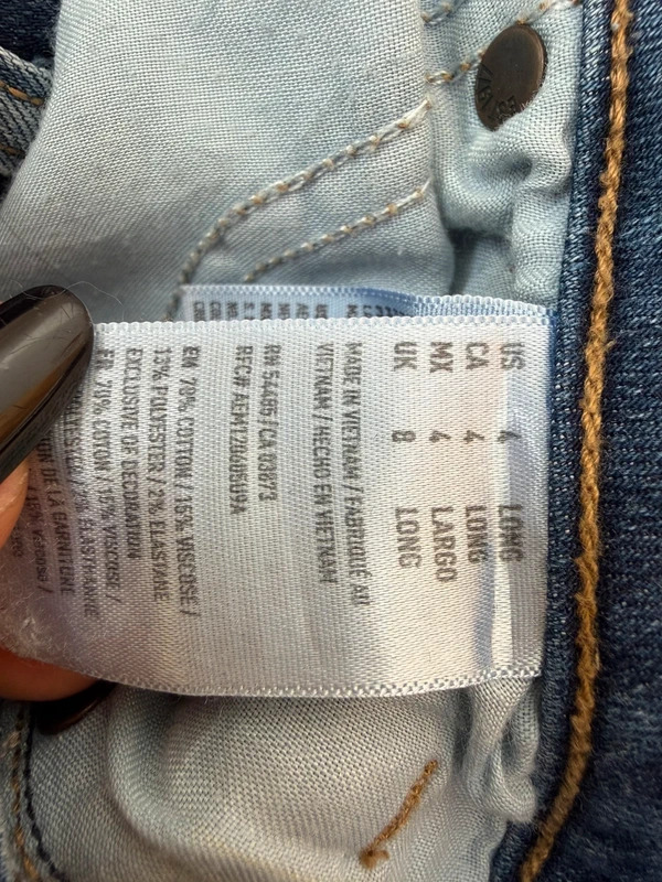 Label on a American Eagle piece, UK 8, Y2K