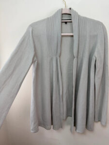 Jaeger Women's 100% Cashmere Grey Ribbed Tie Front Open Front Cardigan — photo 6 of 7