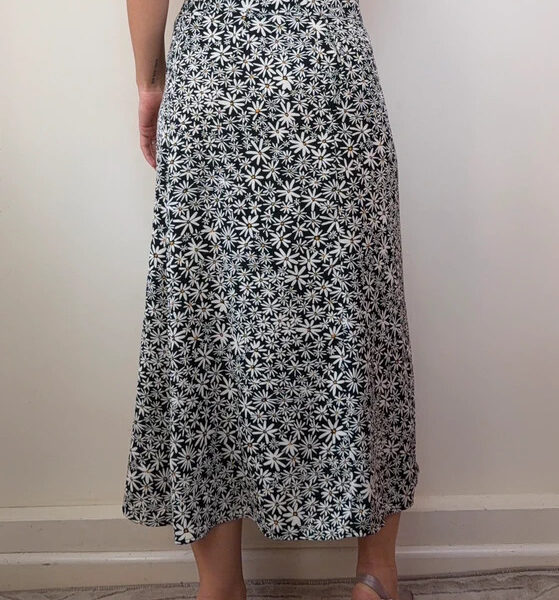 Uniqlo Daisy Print Button Midi Flare Skirt B&W Floral A-Line UK 6-8 w26-27 S