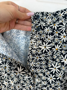 Uniqlo Daisy Print Button Midi Flare Skirt B&W Floral A-Line UK 6-8 w26-27 S - Image 7