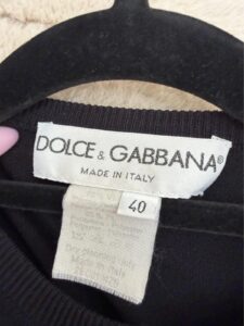 Vintage 90s Dolce&Gabbana womens Black Knit Pearl Button fitted Top IT40 uk6-8 — photo 6 of 10
