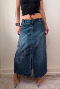 No Boundaries Women's Y2K Denim Low Rise Maxi Bleach Skirt