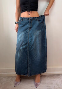 No Boundaries Women's Y2K Denim Low Rise Maxi Bleach Skirt — photo 3 of 13