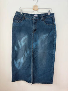 No Boundaries Women's Y2K Denim Low Rise Maxi Bleach Skirt — photo 4 of 13