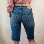 Silver womens Bermuda jeans Shorts Low Rise Capri W26L11 embroidered stitch y2k