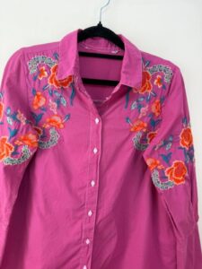 Y2K 00s womens pink embroidered floral button shirt S flare A line tunic boho - Image 4