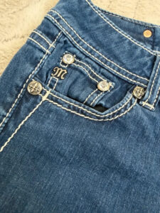 Miss Me womens Embellished Capri Low Rise 7.5” Jeans W25 L26.5 UK8-10 Rhinestone - Image 9