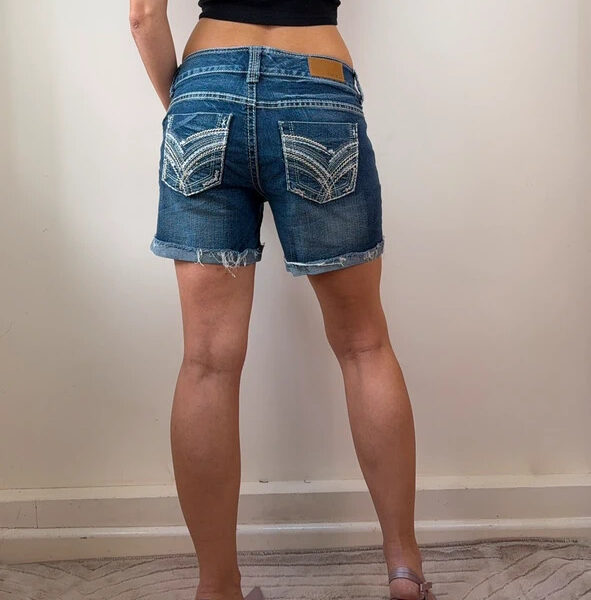 Rue21 womens Low Rise 8” Denim Cuffed Shorts Embroidered Jeans UK10-12/M W32