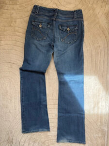 Axcess Liz Claiborne Women's Low Rise 8.5” Bootcut Flare Jeans — photo 4 of 13