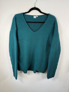 Tentree Women's Green 100% Organic Cotton Oversized Chunky V-Neck Jumper — photo 3 of 7