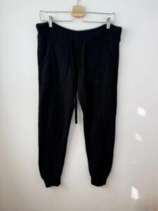 UGG black cashmere knit joggers lounge trousers quiet luxury off-duty casual S — photo 4 of 8