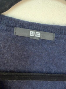 Uniqlo Women's Pure 100% Cashmere V-Neck Fitted Jumper Navy Blue — photo 5 of 10