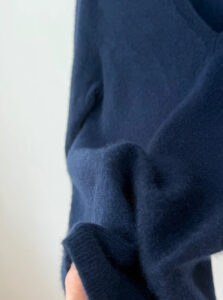 Uniqlo Women's Pure 100% Cashmere V-Neck Fitted Jumper Navy Blue — photo 7 of 10