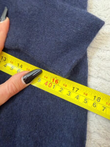 Uniqlo Women's Pure 100% Cashmere V-Neck Fitted Jumper Navy Blue — photo 9 of 10
