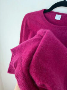 John Lewis Women's pure 100% Cashmere Fuchsia Crew Neck Jumper Sweater — photo 5 of 10