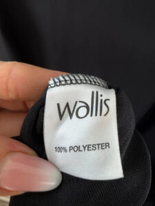 Label on a Wallis piece, UK 16