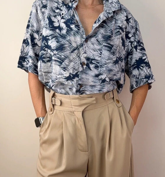 Vintage Silk mens 90s Hawaiian button shirt L navy white palm tree print linen