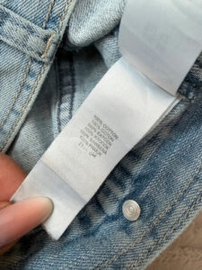 New Look Women's Light Wash Denim Fitted Pleated Cropped Button Vest — photo 7 of 11