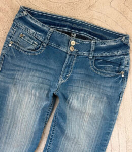WallFlower Women Low Rise 9.5” Bootcut Flare Jeans — photo 4 of 13