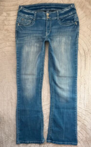 WallFlower Women Low Rise 9.5” Bootcut Flare Jeans — photo 7 of 13