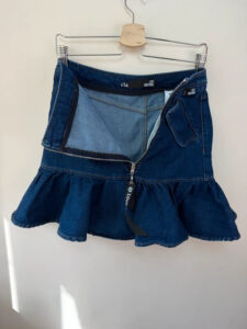 Love Moschino Dark Denim Low Rise Ruffle Mini Fitted Skirt — photo 9 of 14