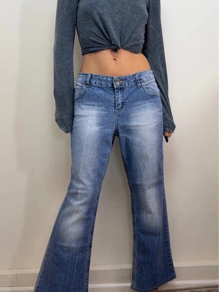 L.e.i. womens low rise 9” petite flare blue jeans UK 16-18 W36 L26.5 embroidered