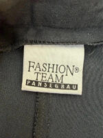 Fashion Team Women's 90s High Rise 13.5” Pleated Bermuda Shorts Black — photo 6 of 15