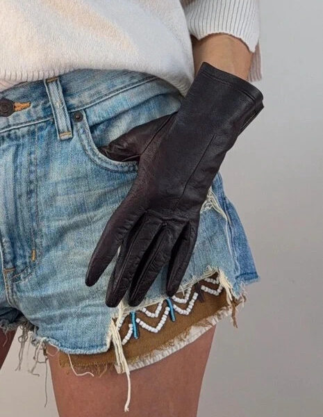 Vintage 90s Brown Women’s Lambskin Leather Gloves Size 8 Soft Grain Minimalist